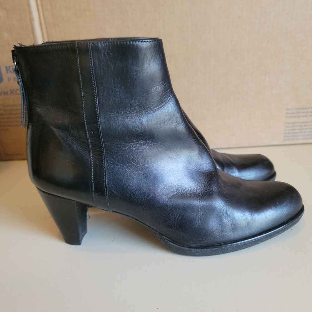 Stuart Weitzman Black Leather Heeled Boots